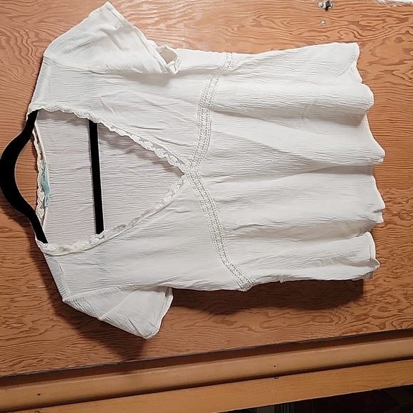 Cream v-neck top - Picture 1 of 5